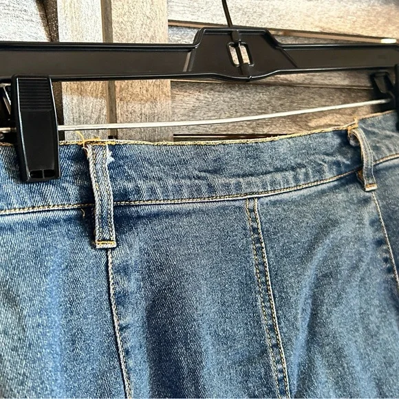 LOVE TREE Blue Denim Mini Skirt With Pockets Women’s Misses/Juniors Size L - Picture 4 of 7